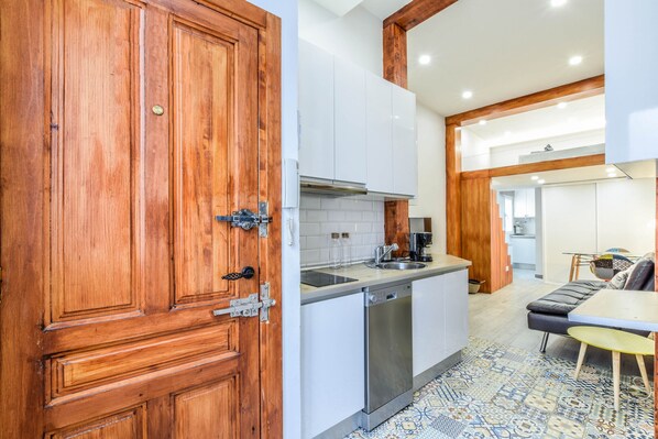 Interior - loft reformado en chueca de alquiler temporal (Madrid)