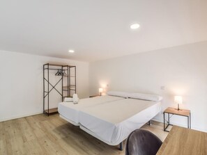 Iron/ironing board, free WiFi, bed sheets - LOFTS BUSINESS BERNABÉU 1  DE ALQUILER TEMPORAL (Madrid)