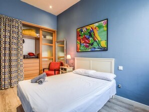 2 bedrooms, iron/ironing board, free WiFi, bed sheets