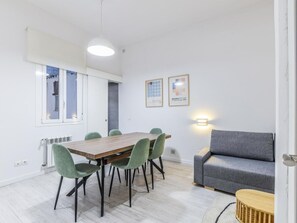 Dining - apartamento malasaña business de alquiler temporal (Madrid)