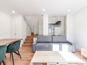 TV - apartamento acogedor valderribas de alquiler temporal (Madrid)