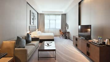 Grand studio suite | Hypoallergeen beddengoed, een minibar, een kluis op de kamer, een bureau