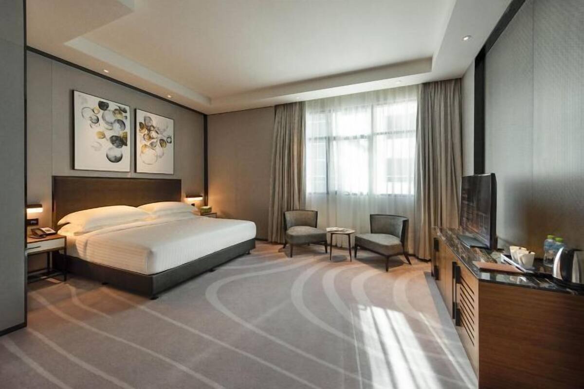 Hypo-allergenic bedding available, minibar, in-room safe, desk