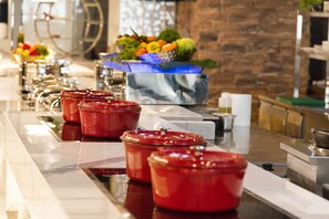 Daily continental breakfast for a fee - Asiana Grand Hotel (Dubai)