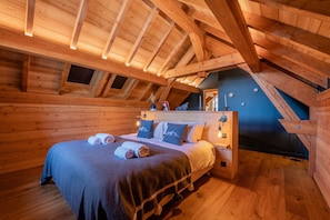 5 bedrooms, iron/ironing board, free WiFi