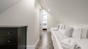 3 slaapkamers, een strijkplank/strijkijzer, gratis wifi, beddengoed