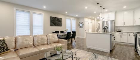 Smart-TV, peis og bøker