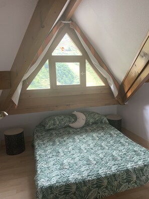 3 bedrooms, desk, free WiFi, bed sheets