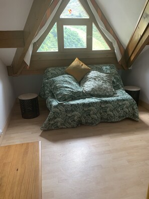 3 chambres, bureau, Wi-Fi gratuit, draps fournis