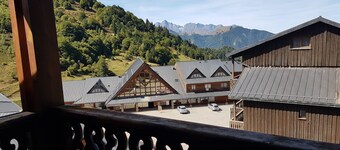 At the foot of the Guzet slopes!