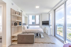 1 Schlafzimmer, Zimmersafe, Schreibtisch, Bügeleisen/Bügelbrett
