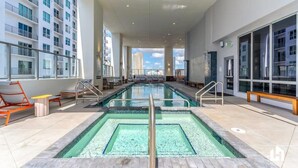 Outdoor pool - Downtown Condo with City Views, Pool, Near Bayside (Miami)
