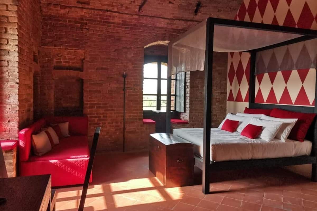 Deluxe Quadruple Room, Private Bathroom, Hill View | 1 bilik tidur, cadar Frette Itali, peralatan tempat tidur premium