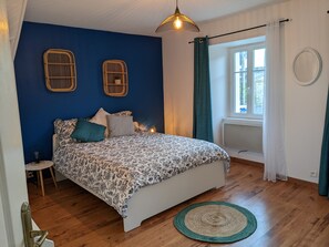 5 habitaciones, tabla de planchar con plancha, wifi y ropa de cama 
