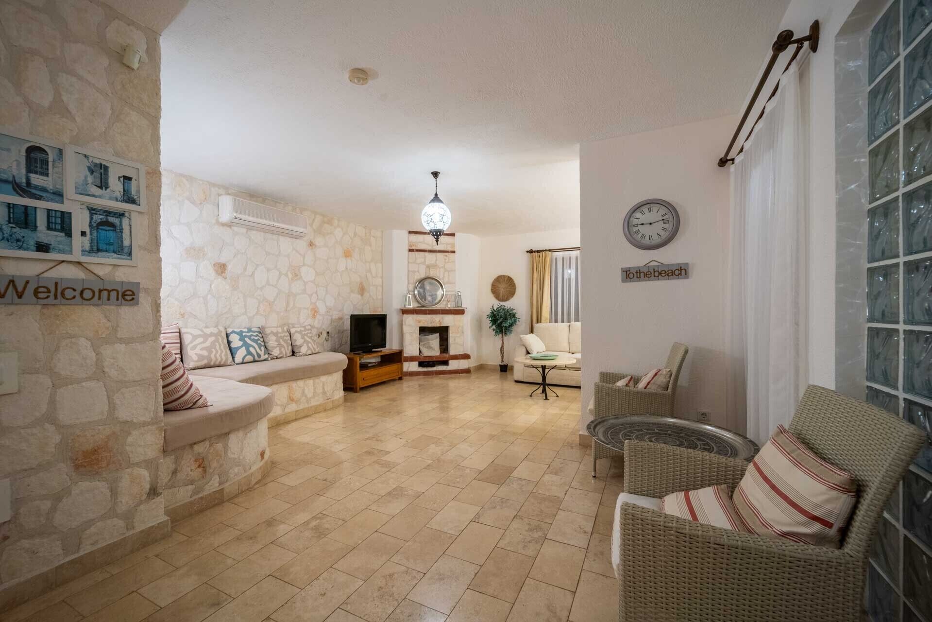 Flachbildfernseher, Kamin, DVD-Player, Tischtennisplatte