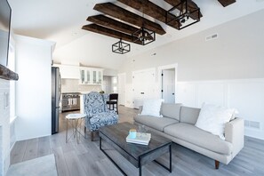 Televisión y chimenea 