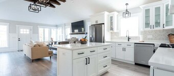 Luxury Geneva Lake Retreat Near Shore Path, Fire Pit, Yard & Winter Fun