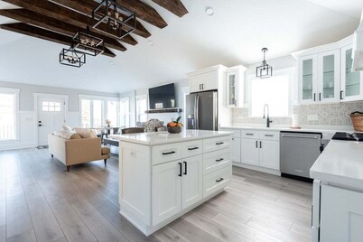 Luxury Geneva Lake Retreat Near Shore Path, Fire Pit, Yard & Winter Fun