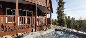 Pet Friendly, Family Friendly, Single-Level Home w/ Hot Tub - Absolute Relaxation