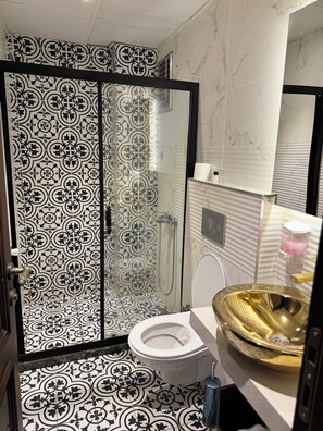 Standard Room, 1 Double Bed | Bathroom - Begonvil Pansiyon Konaklama (Izmir)