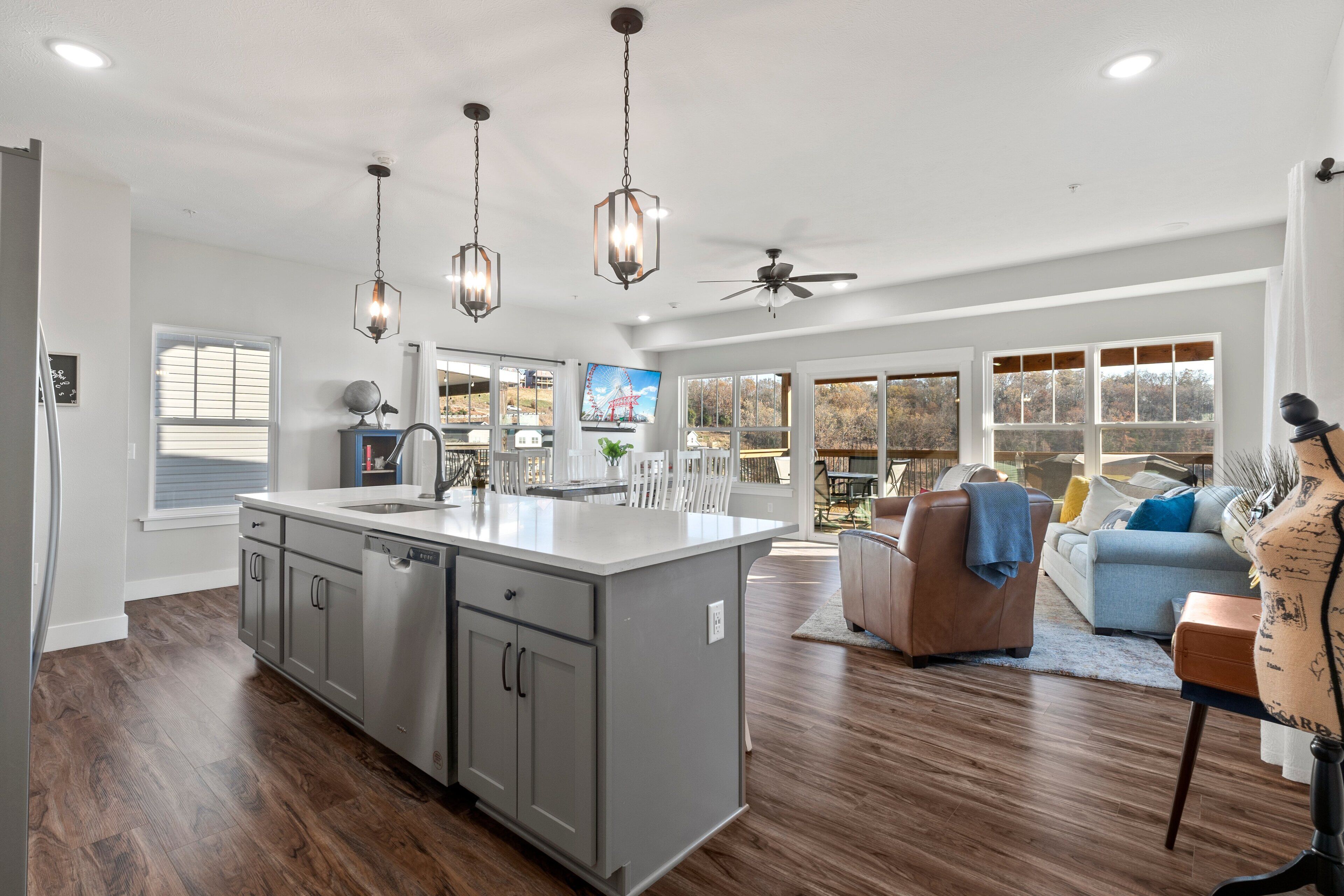 Come Stay and Play at this Beautiful 5 Bedroom Escape Peak!