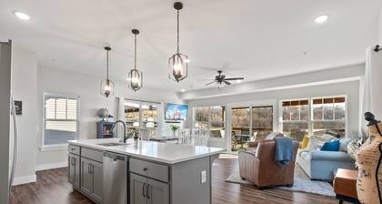 Come Stay and Play at this Beautiful 5 Bedroom Escape Peak!