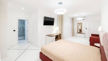 Habitación cuádruple familiar, 1 cama King size y sofá cama, para no fumadores | Sábanas de algodón egipcio, ropa de cama de alta calidad y edredón