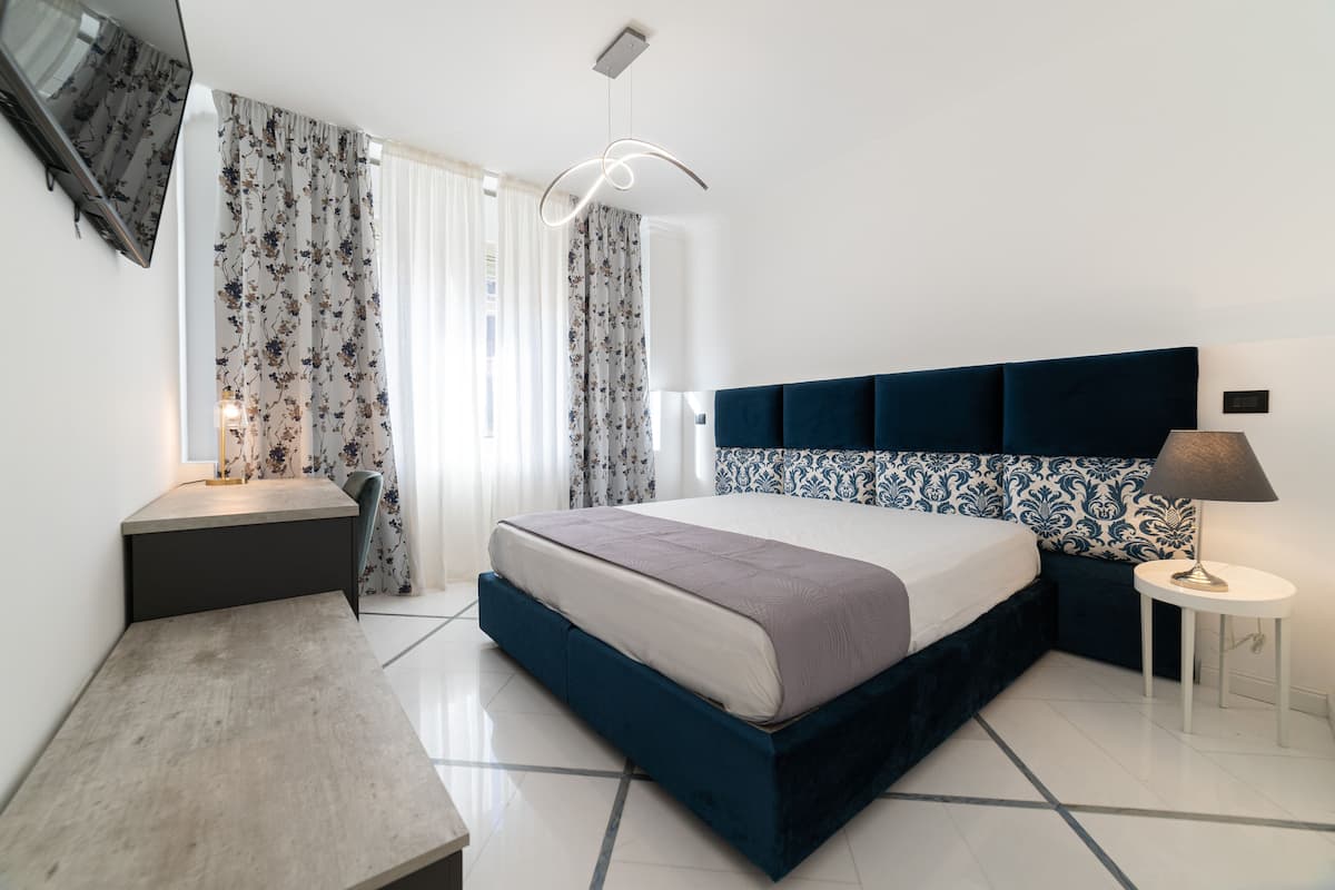 Habitación City doble, 1 cama de matrimonio grande, no fumadores, baño privado | Sábanas de algodón egipcio y ropa de cama de alta calidad