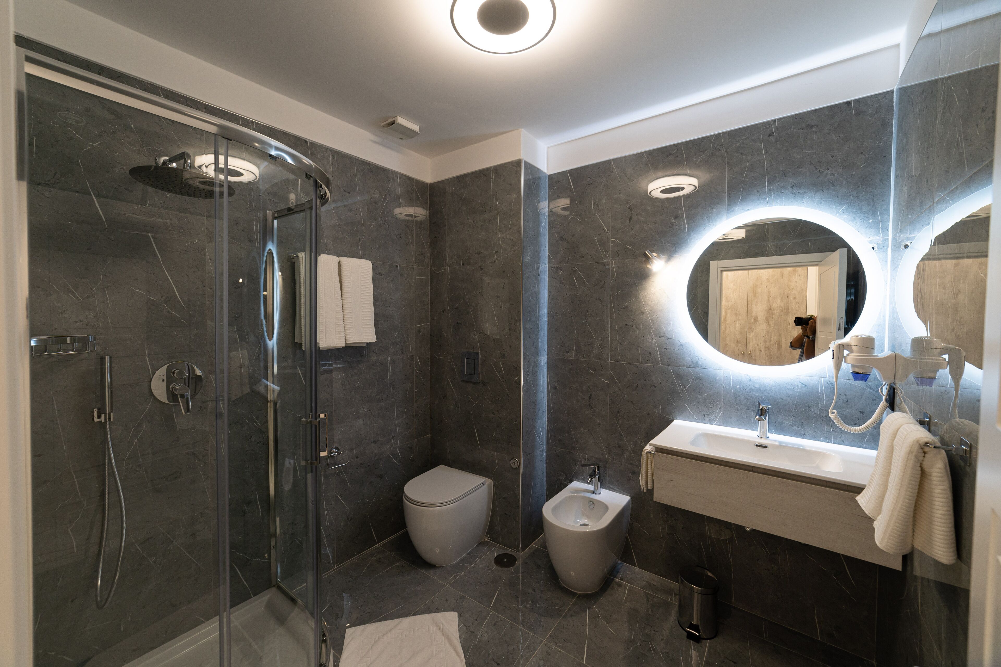 City Double Room, 1 King Bed, Non Smoking, Ensuite | Bathroom