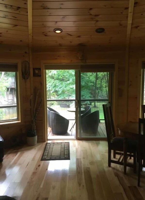 Interior - Riverfront! Private, short walk to town (Hot Springs)