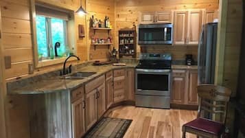 KylskÄp, mikrovÄgsugn, ugn och spishÀll