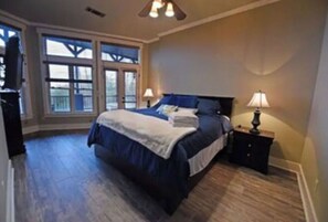 5 Schlafzimmer, Schreibtisch, Bügeleisen/Bügelbrett, Reisekinderbett