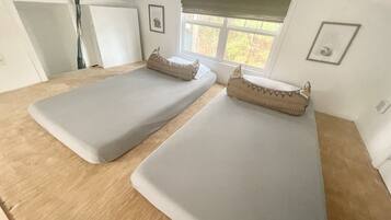 4 bedrooms, free WiFi, bed sheets