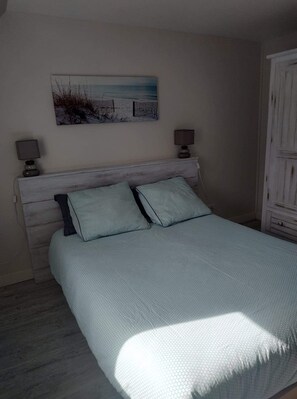 2 bedrooms, iron/ironing board, free WiFi