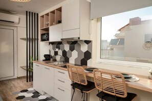 Fridge, microwave, oven, stovetop