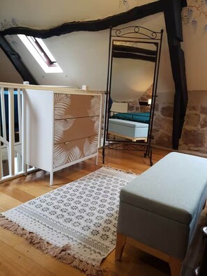 Unclassified image, 5 of 20, button