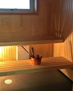 Deluxe Cabin | Bathroom | Shower, hair dryer, heated floors, towels - Kiruna City Chalets (Kiruna)