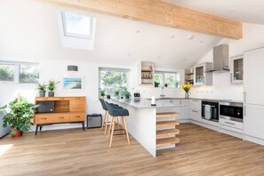 Frigorifero, microonde, forno, lavastoviglie