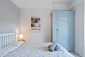 2 habitaciones, tabla de planchar con plancha, wifi y ropa de cama 