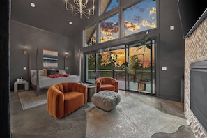 6 bedrooms, iron/ironing board, travel cot, free WiFi - Estate w Private Pool, Theater, 5 King Suites & Game Rooms| Spacious and Cozy! (Broken Bow)