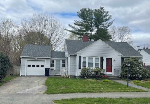 Quiet single-level fully furnished house