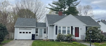 Quiet single-level fully furnished house