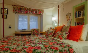 2 bedrooms, iron/ironing board, Internet