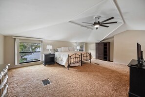 5 bedrooms, free WiFi, bed sheets