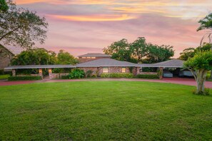 Property grounds - Lakefront Lego Land Estate (Winter Haven)