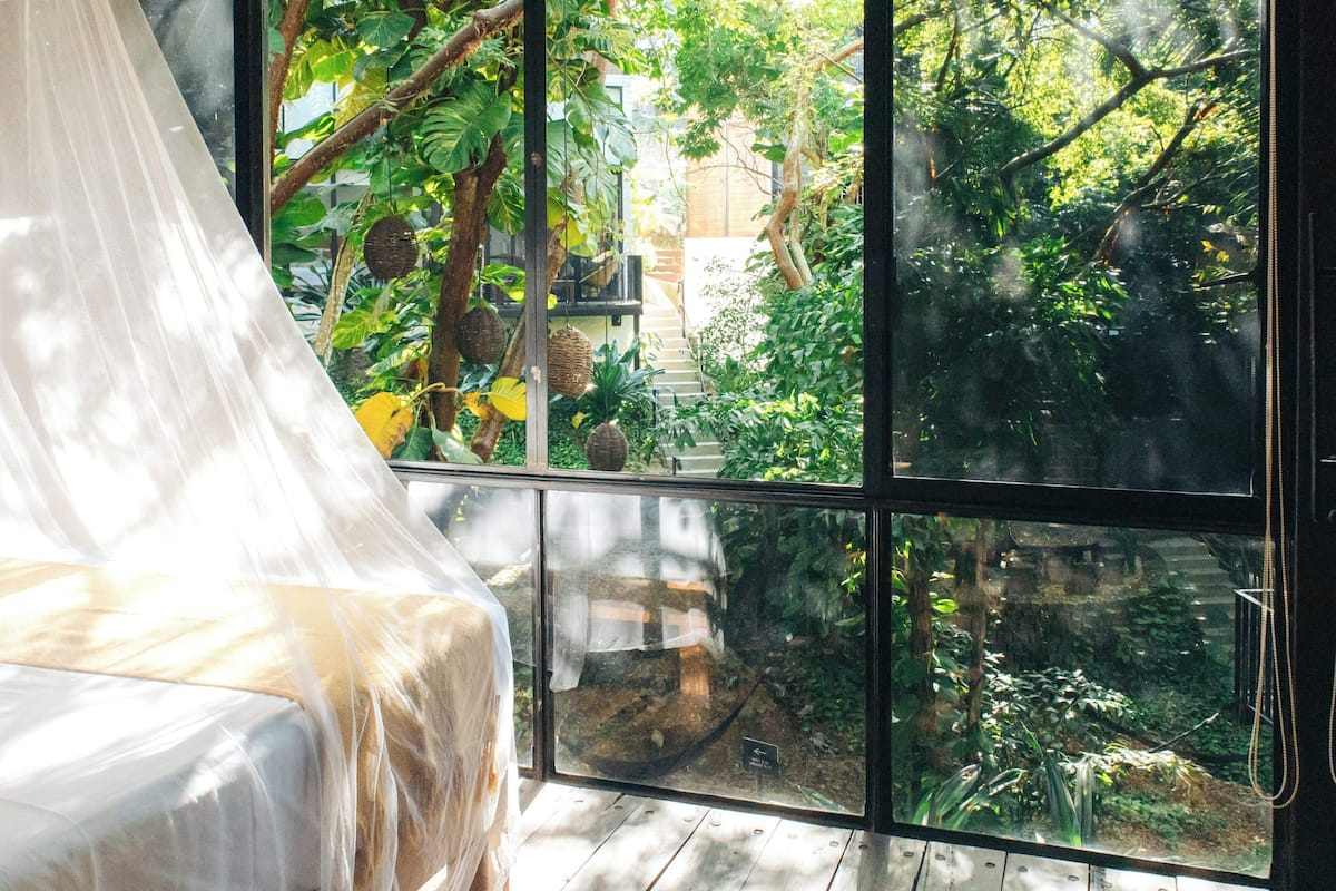 Phòng Deluxe | Bộ đồ giường cao cấp, két bảo mật tại phòng