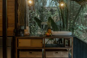 Standard Room | Private kitchen | Electric kettle, dining tables