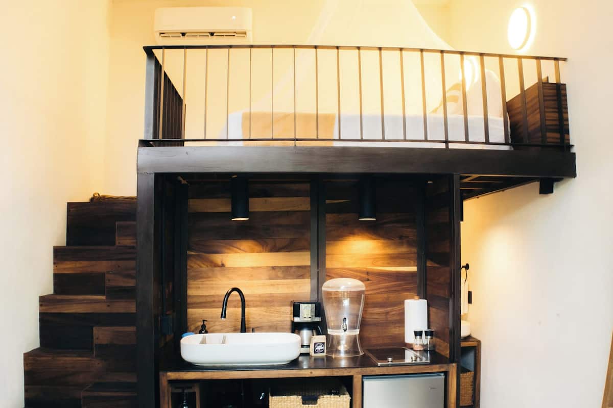 Estudio con Vistas al Jardin | Ropa de cama de alta calidad y caja de seguridad en la habitación