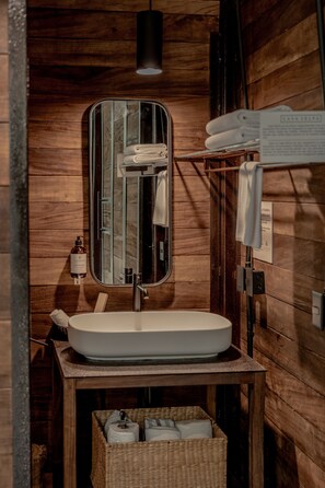 Canopy Cabin | Bathroom | Shower, rainfall showerhead, free toiletries, hair dryer - Casa Selva Sayulita (Sayulita)