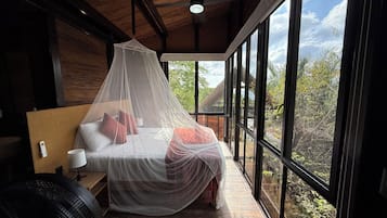 Villa, vistas al jardín | Ropa de cama de alta calidad, caja fuerte, mobiliario individual